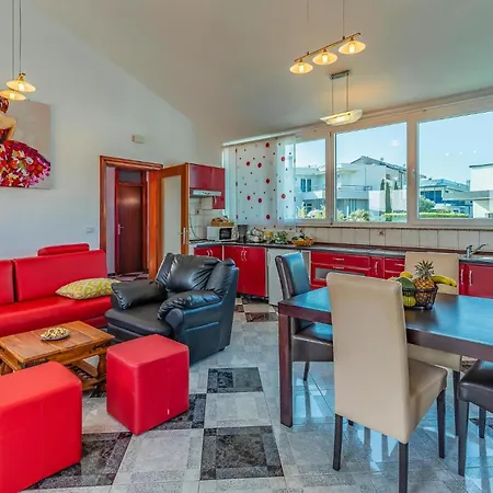 Pet Friendly In With Kitchen Medulin