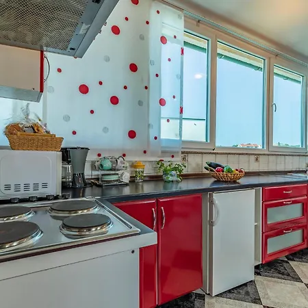 Apartment 2 Bedroom Amazing In *